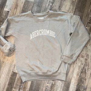 Abercrombie & Fitch kids Crewneck in Light Gray size 13/14